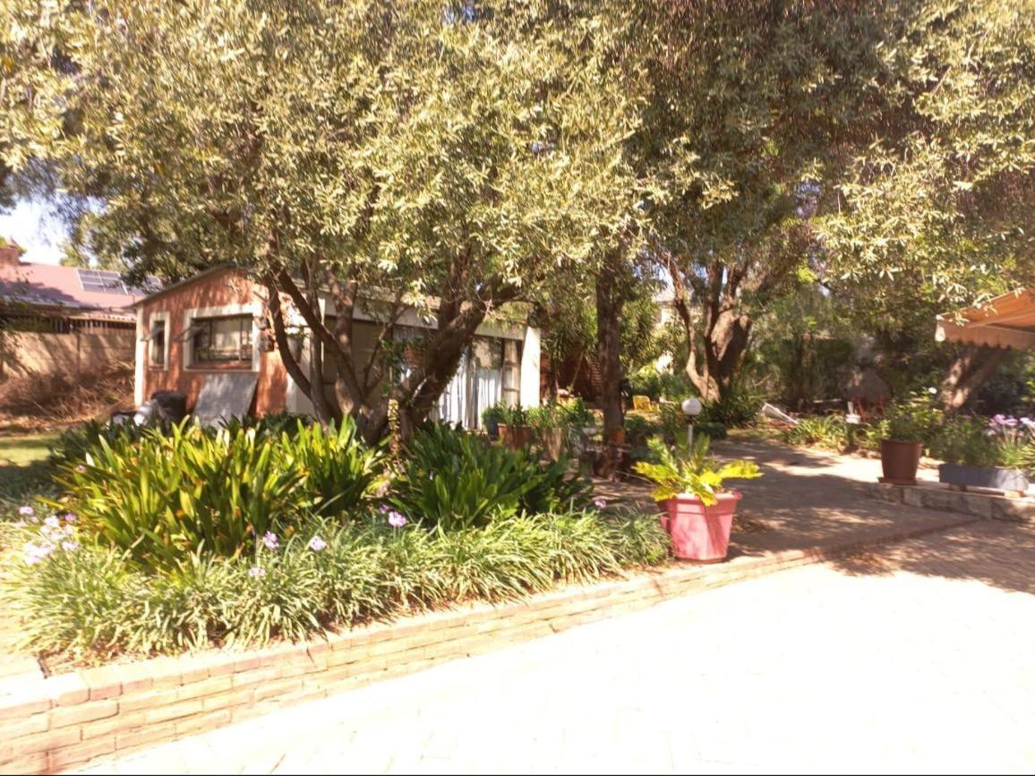 Anri Guesthouse Bloemfontein Exterior foto